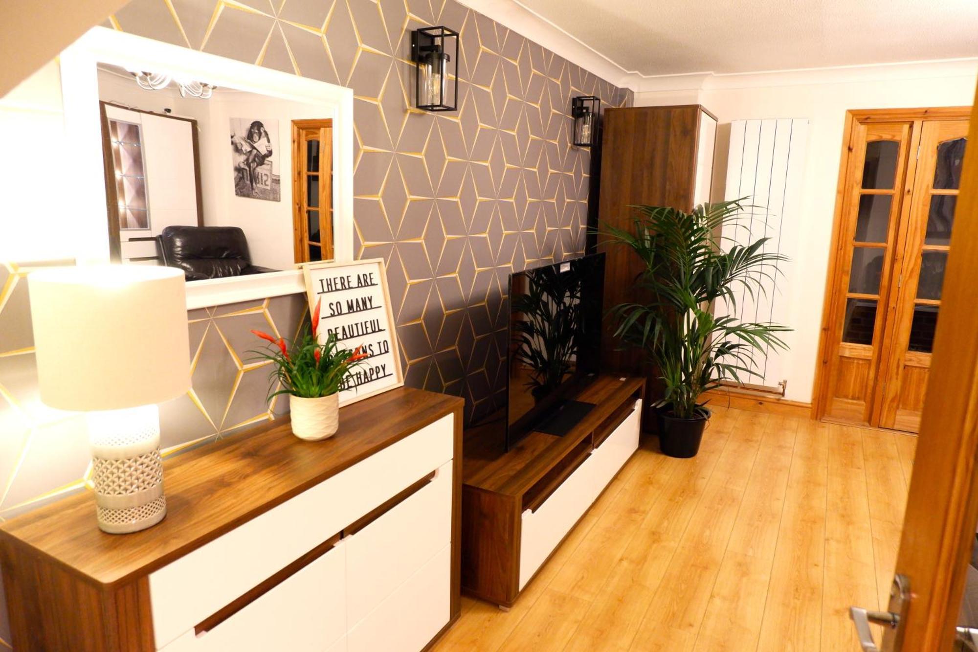 Dundridge Home - Morden Urban Living - Sleeps Up To 9 Guests & Private Parking For 2 Vehicles Бристоль Экстерьер фото
